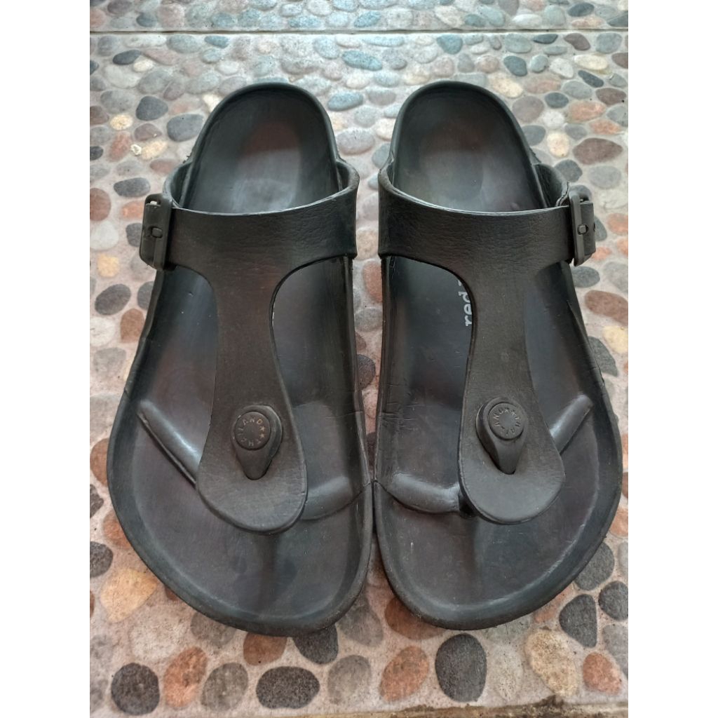 Sandal Pria Dewasa (RED APPLE - PRELOVED)