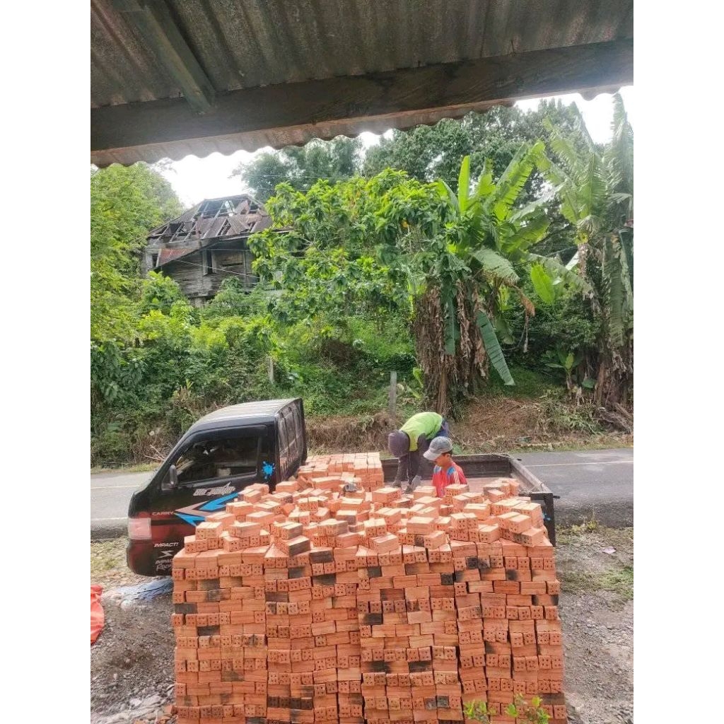 Batu bata pres bolong