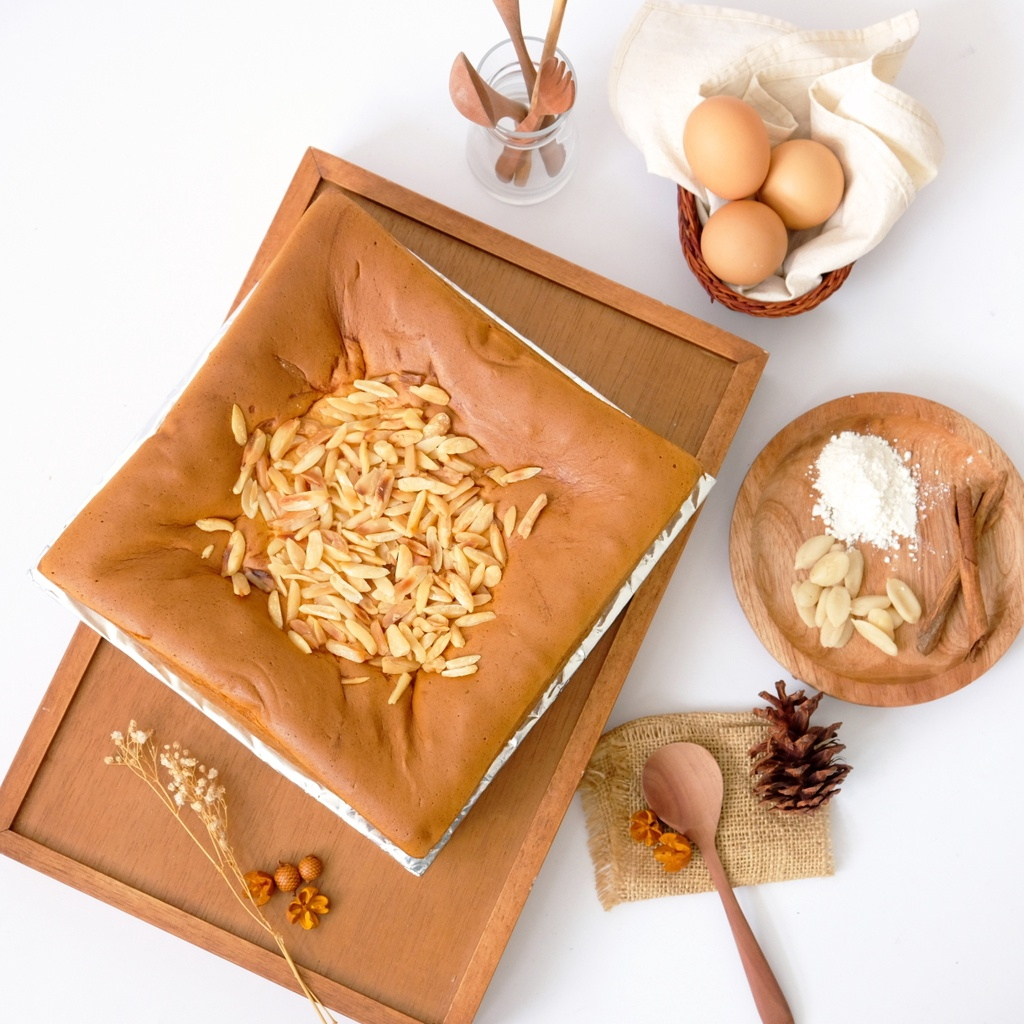 KHUSUS GOJEK INSTANT - Santi's Cake Spiku Kenari Original 24x24cm Spikoe Surabaya Santis Cake