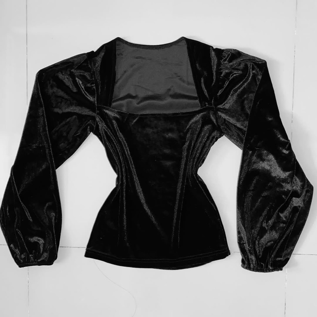 Preloved top square neck bludru