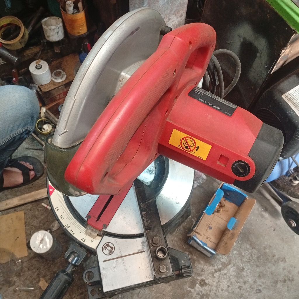miter saw maktec mt230 pemotong alumunium bekas