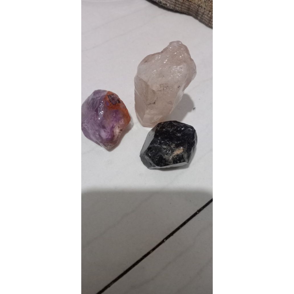 bongkahan/bahan batu asli natural kecubung ungu.putih dan hitam