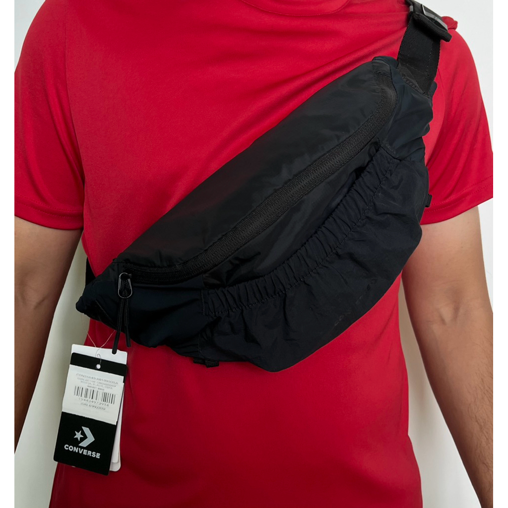 converse Bag waise tas selempang Converse Active Crossbody Bag berwarna hitam.
