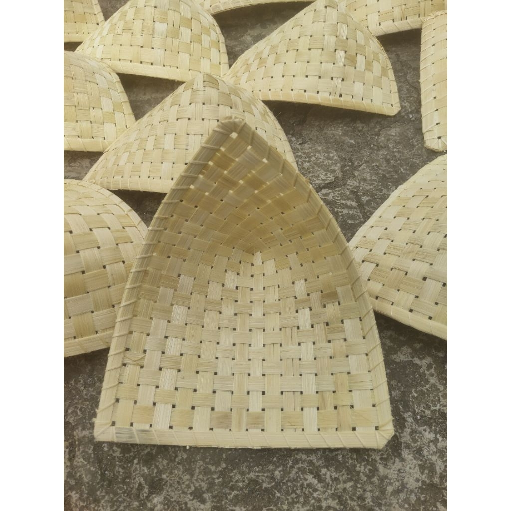 Pincuk Anyaman Bambu