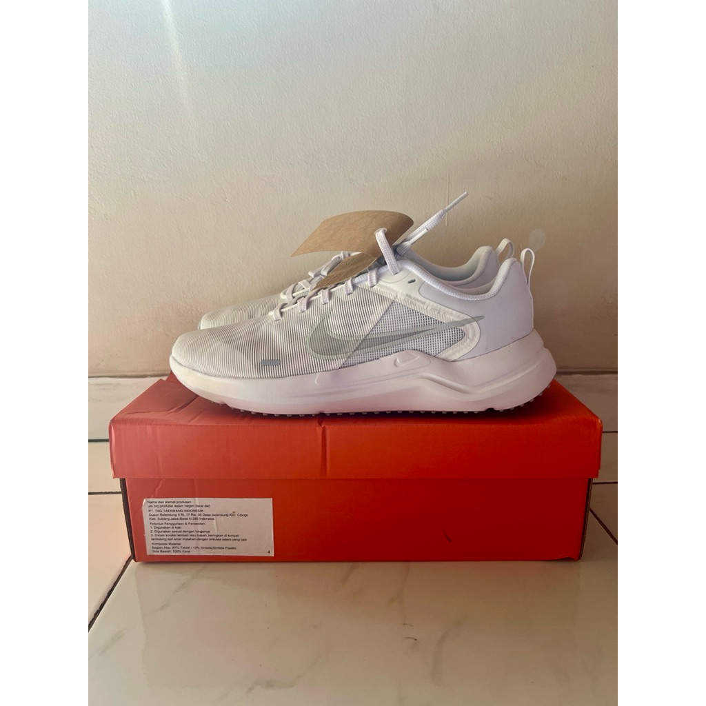 sepatu sneakers nike downshifter