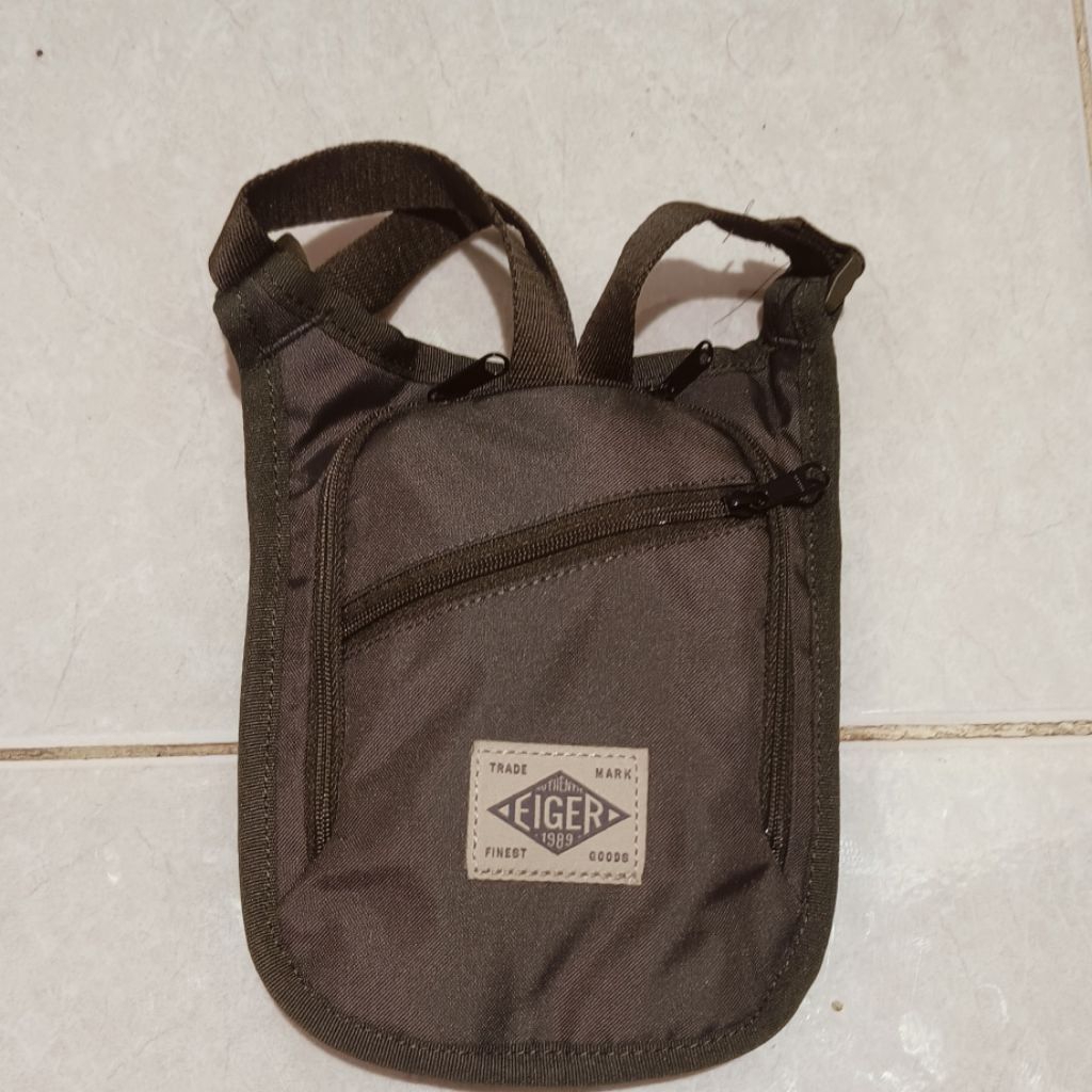 Tas Eiger Passport Pouch (second).