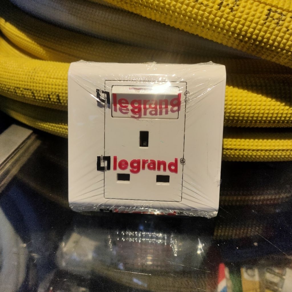 Stop Kontak AC G Kaki Tiga Legrand Belanko Inbow 1 Gang (6 170 42) Original