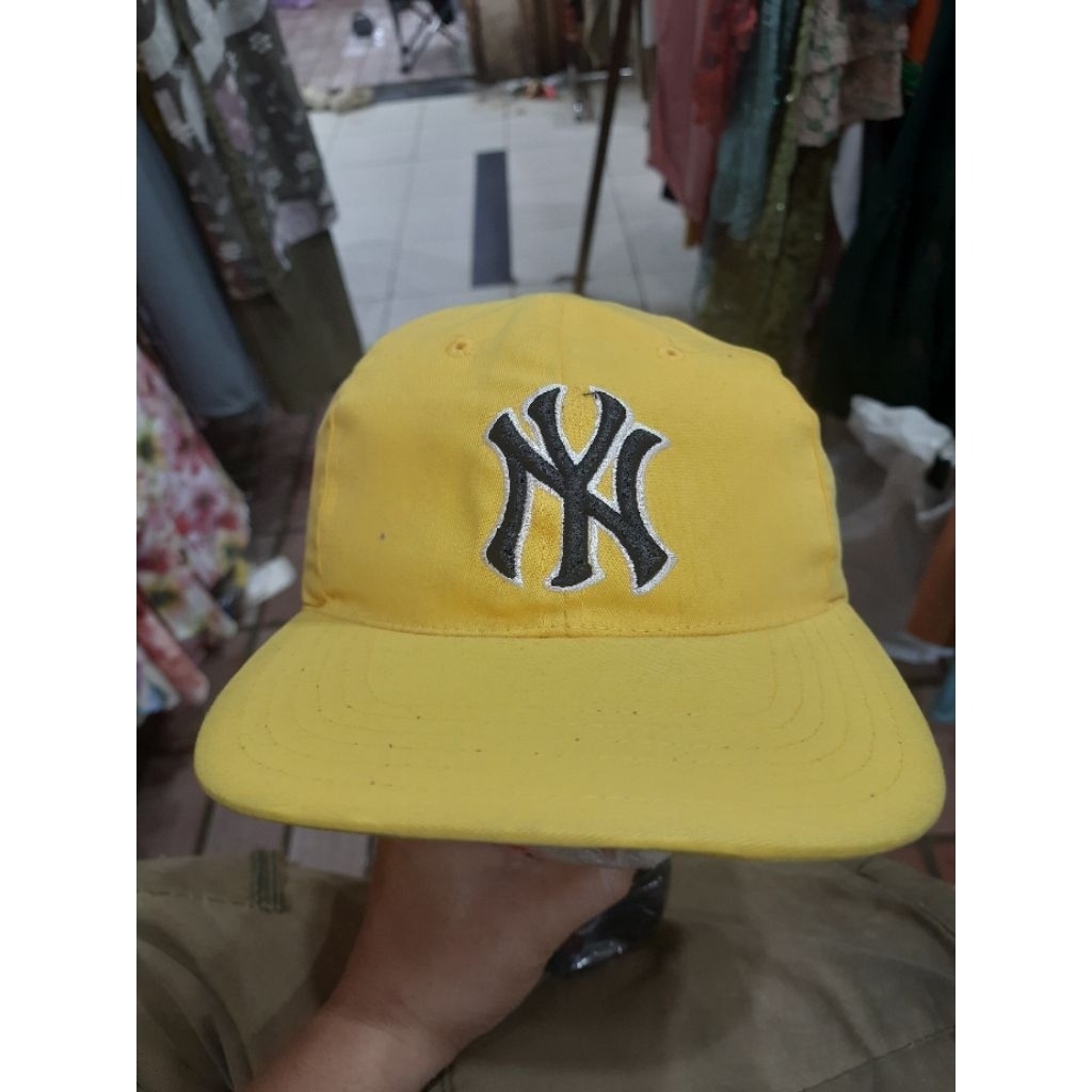 JUAL TOPI WARNA KUNING DENGAN MOTIF NY