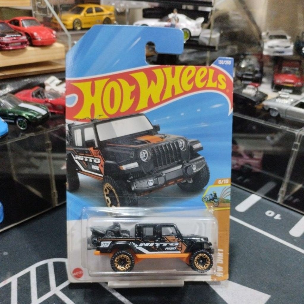 HOT WHEELS JEEP GLADIATOR (00)