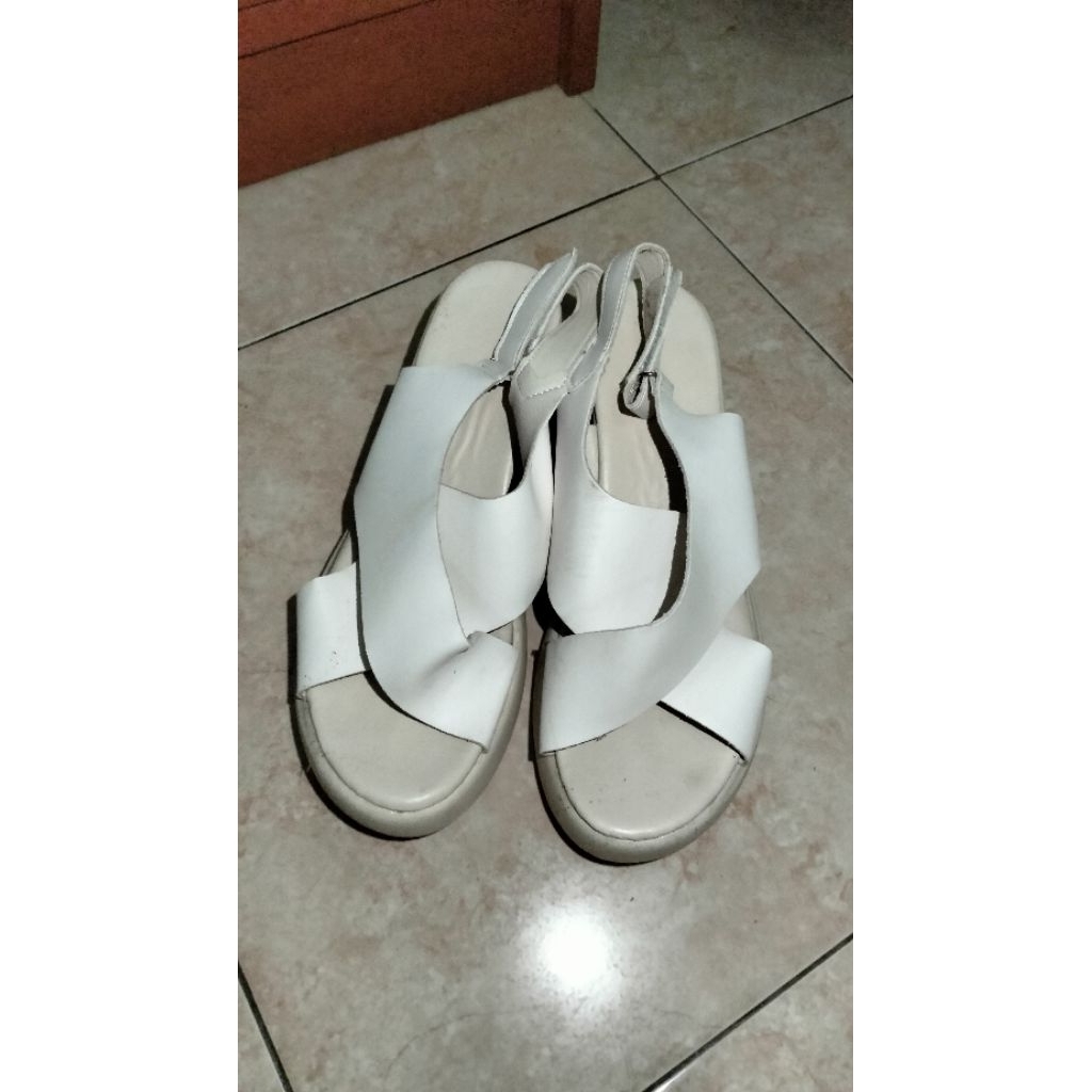 Sandal Wedges Beige — preloved