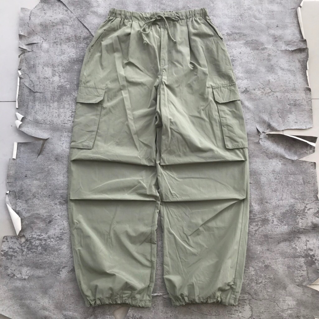 Celana Panjang by Gu Uniqlo Cargo Parachute Women Pants Green sz 28/29