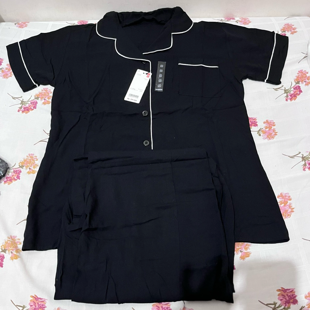 Set Piyama Uniqlo Original Adem Nyaman dan Stylish