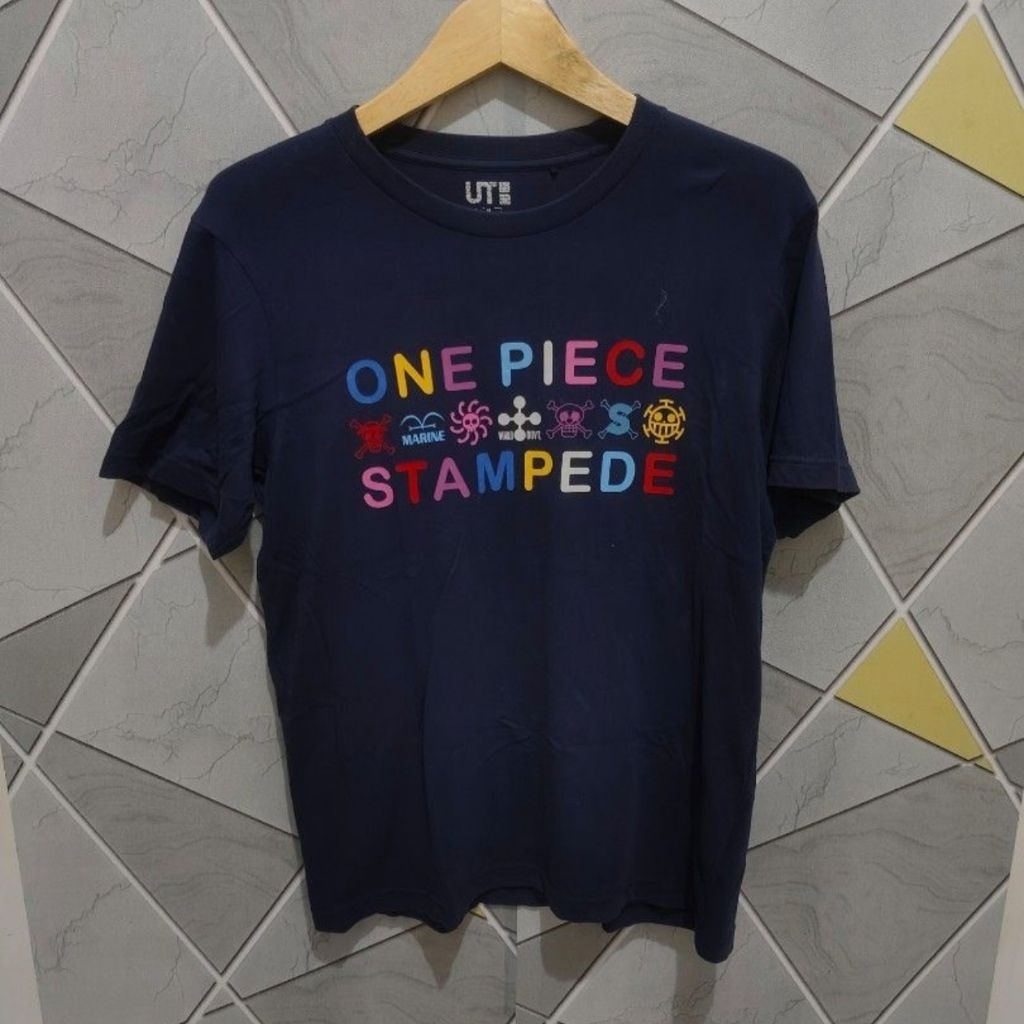 Kaos Anime Uniqlo UT x One Piece (M-L)