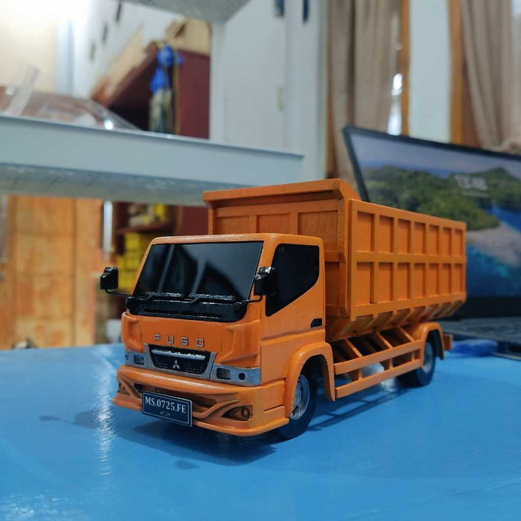 Miniatur Dump truk canter skala 30