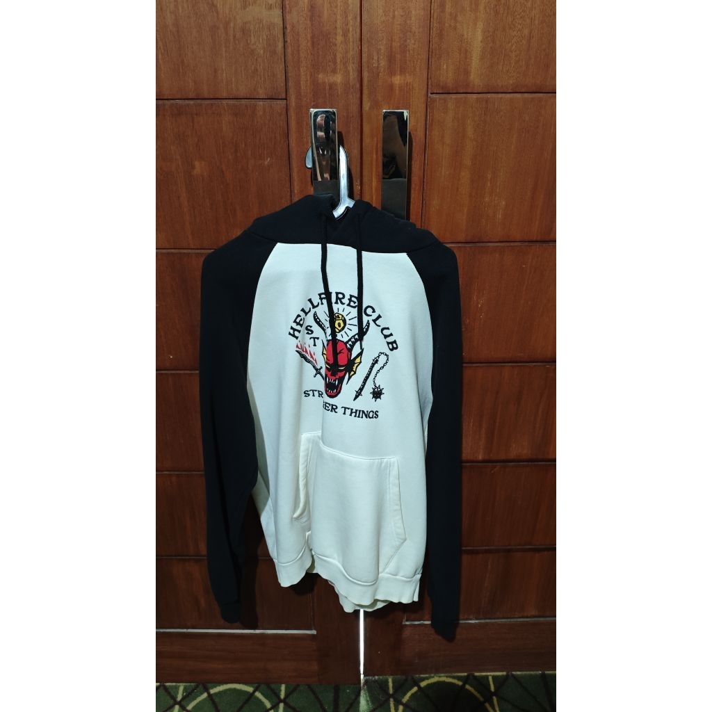 Hoodie Pull and Bear Stranger Things Hellfire club