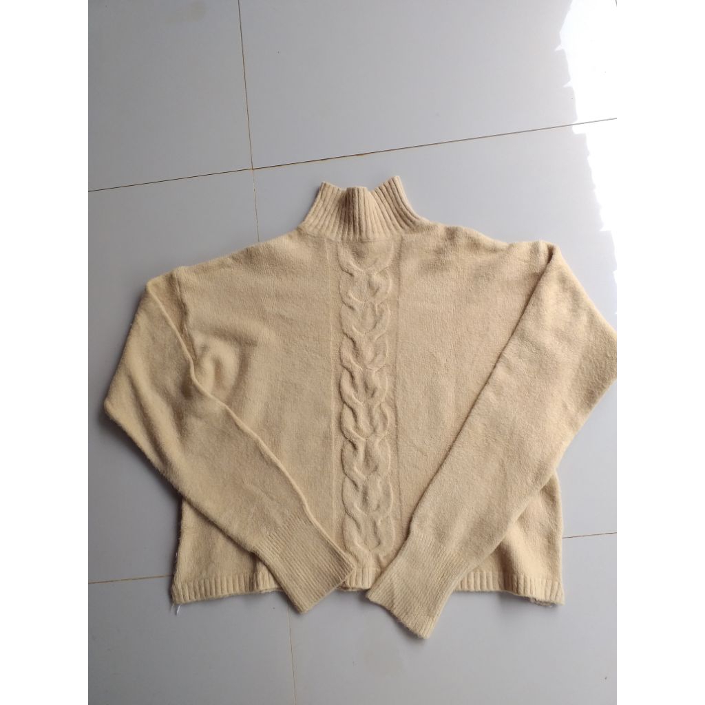 preloved sweater soft yellow +admin