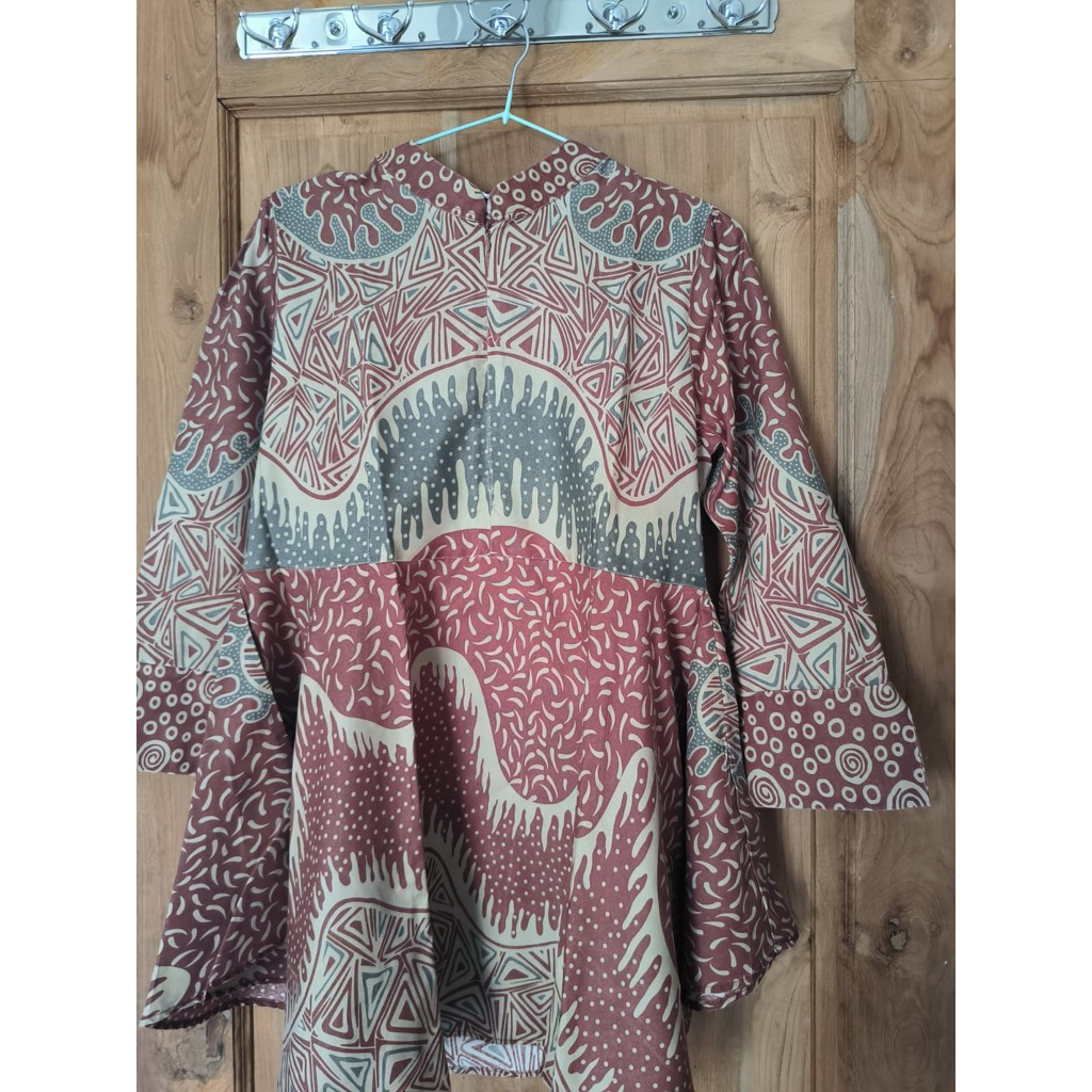 blouse batik lengan balon