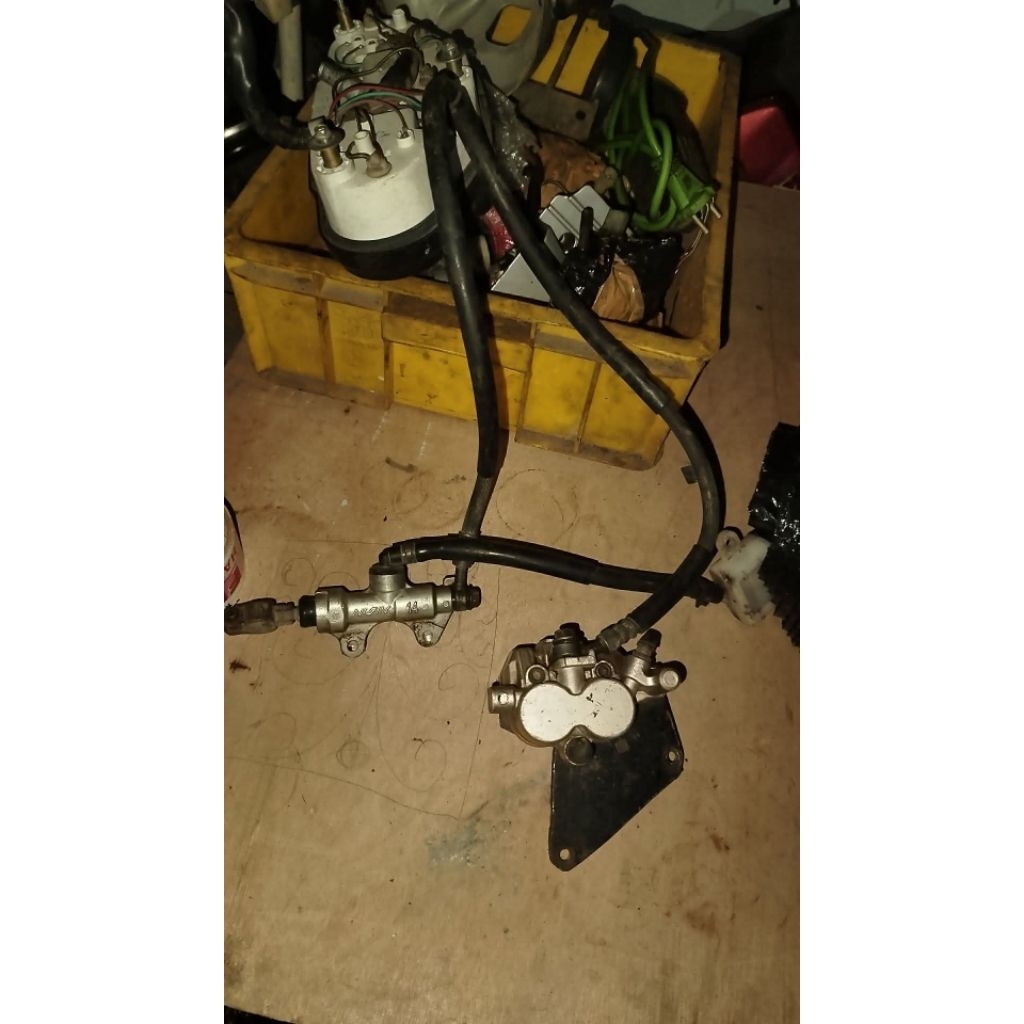 pengereman belakang double disk scorpio