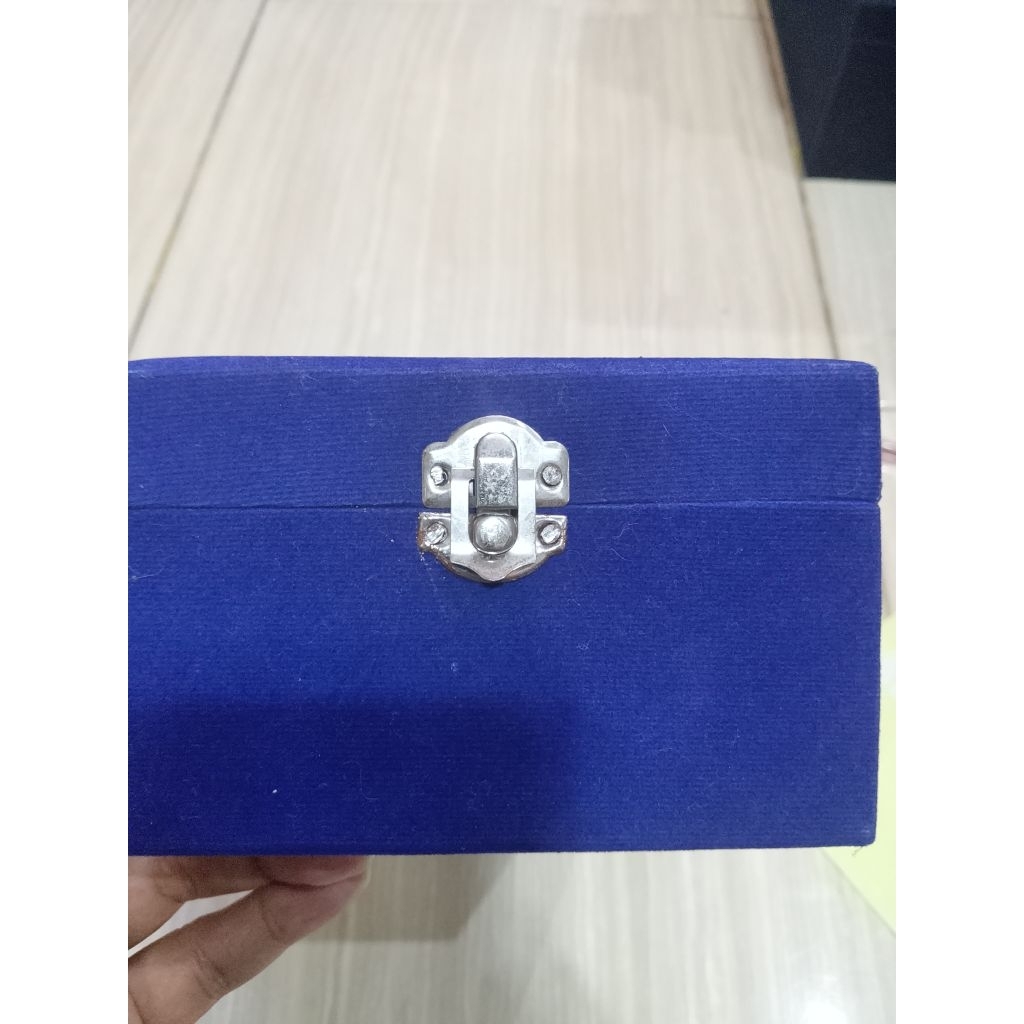 (08) Kotak Box Plakat Bludru Besar Preloved / Bekas