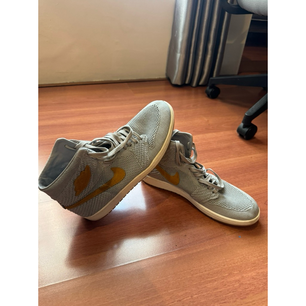 Nike Air Jordan 1 Flyknit "Wolf Grey" Size: 44.5 (US 10.5)