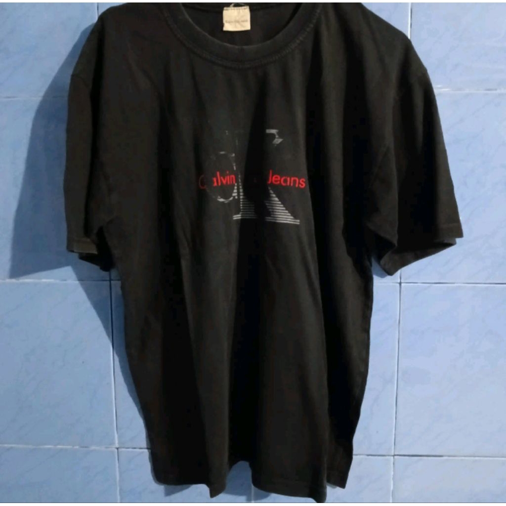 Calvin Klein jeans kaos hitam