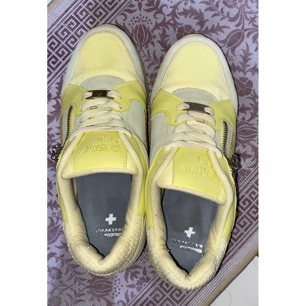 (PRELOVED) SNEAKYPAIR Strada The Sneaky Yellow Duckling Sepatu Wanita Sneakers Sport Shoes