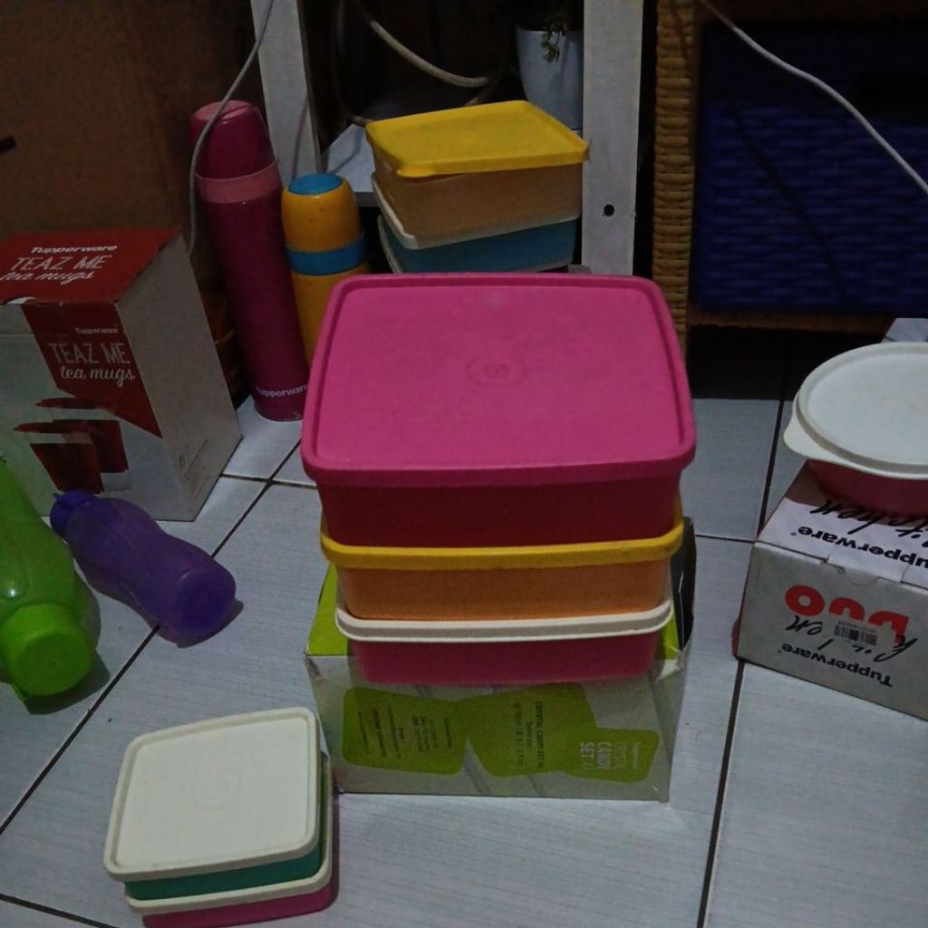 Lsa TUPPERWARE