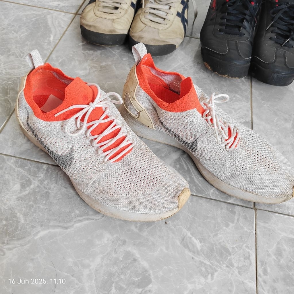 Preloved Nike Air Zoom Mariah Flyknit Racer Platinum Orange size 45,5