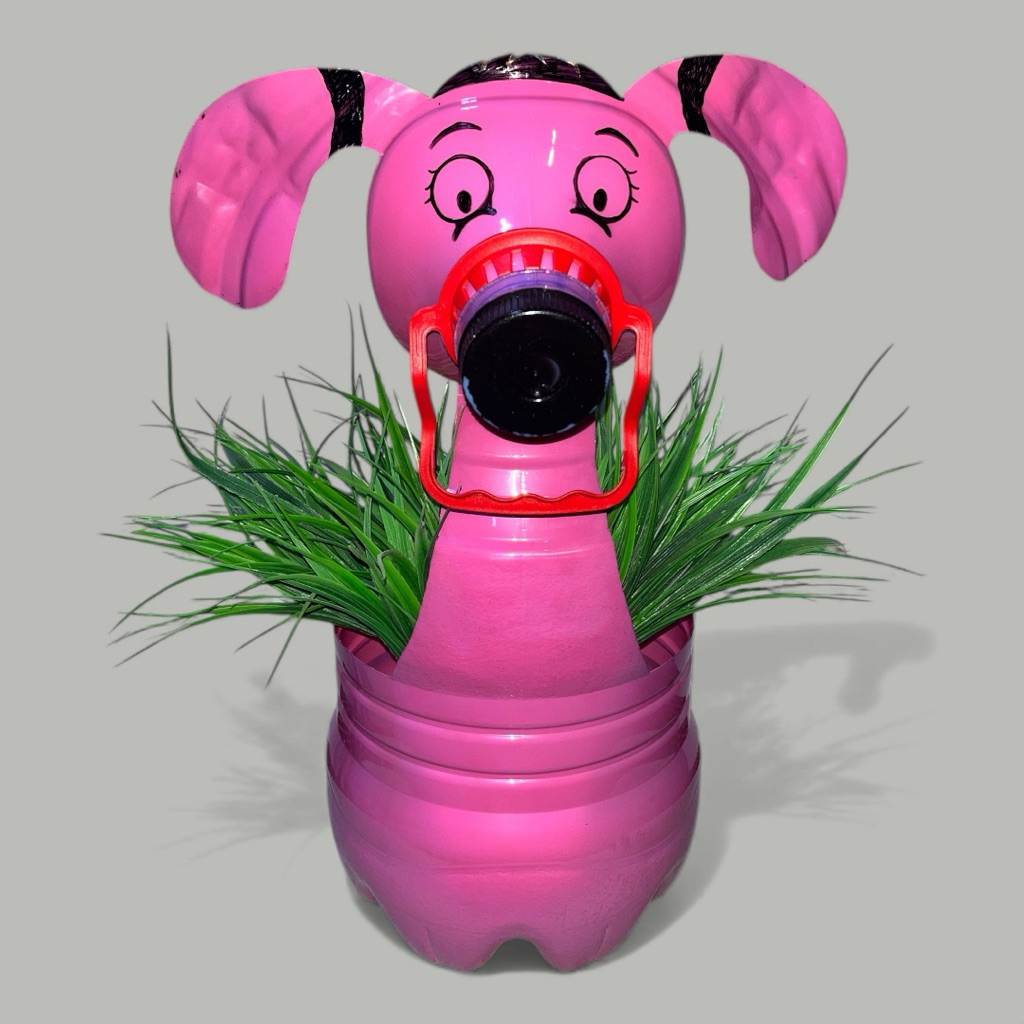 Pot  karakter dari galon le minerale lucu bisa angguk angguk, cocok untuk dekorasi rumah