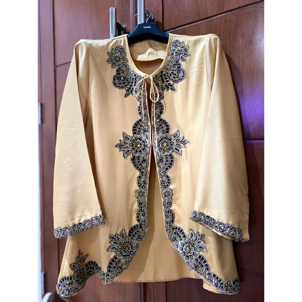PRELOVED | Kebaya Outer Brokat Payet jahit butik – Warna Gold Navy Elegant