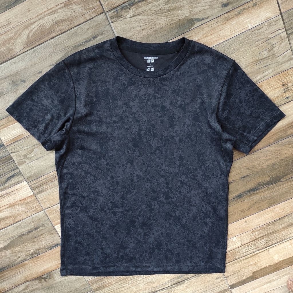 JERSEY UNIQLO x MEGURU YAMAGUCHI MOTIF SIZE L RUNNING / LARI OLAHRAGA