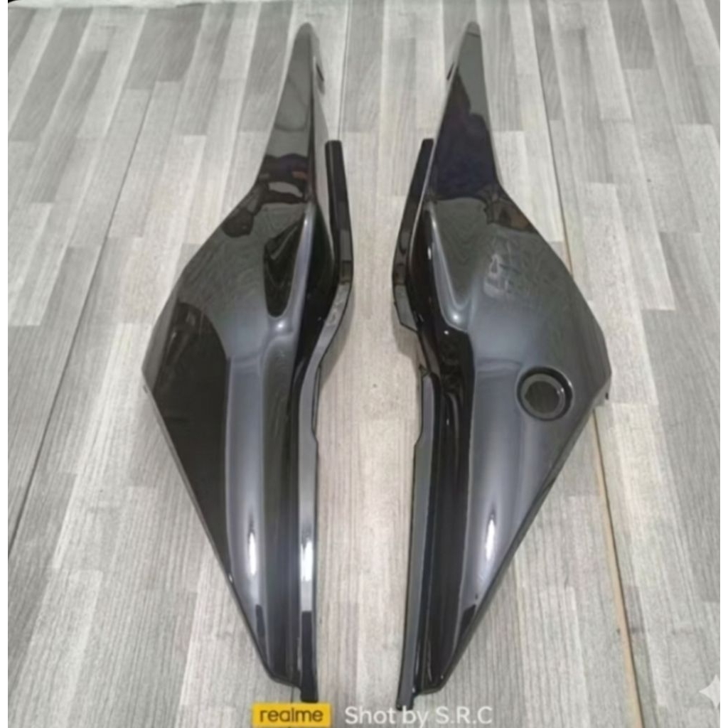 WIN Cover tutup Body Bodi Belakang lubang kunci HITAM Honda CB150R New  - CB 150R New - CB 150 R Str
