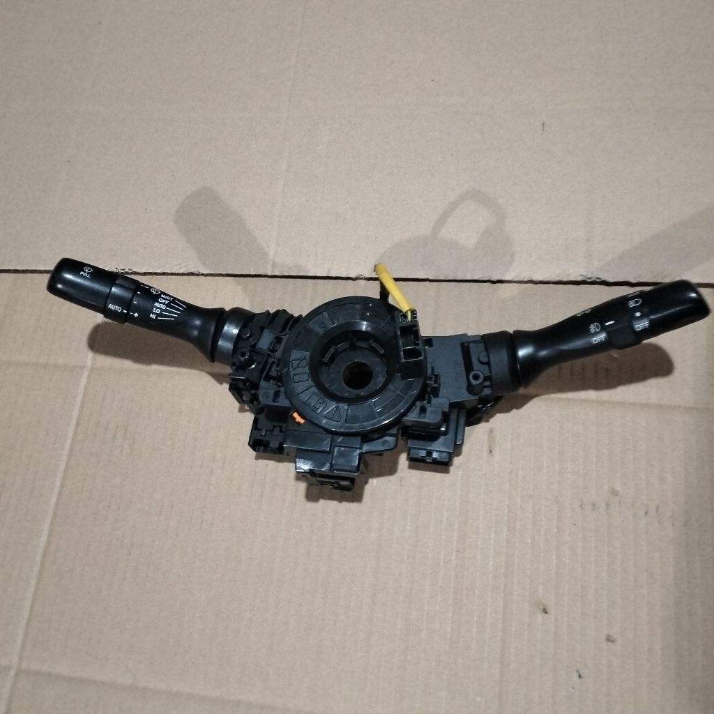 saklar lampu saklar kombinasi Toyota Camry 2.4v