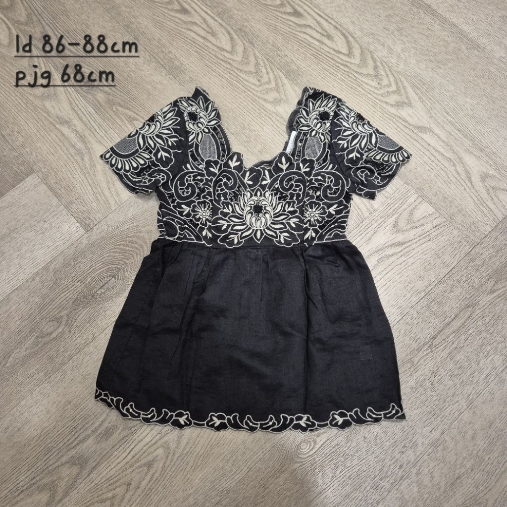 [size s] preloved atasan blouse katbol hitam brukat cantik woman black lace top baby doll Prada max 