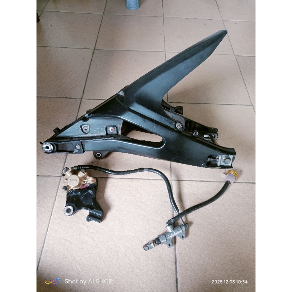 swing arm set original xabre r15v2 pnp vixion