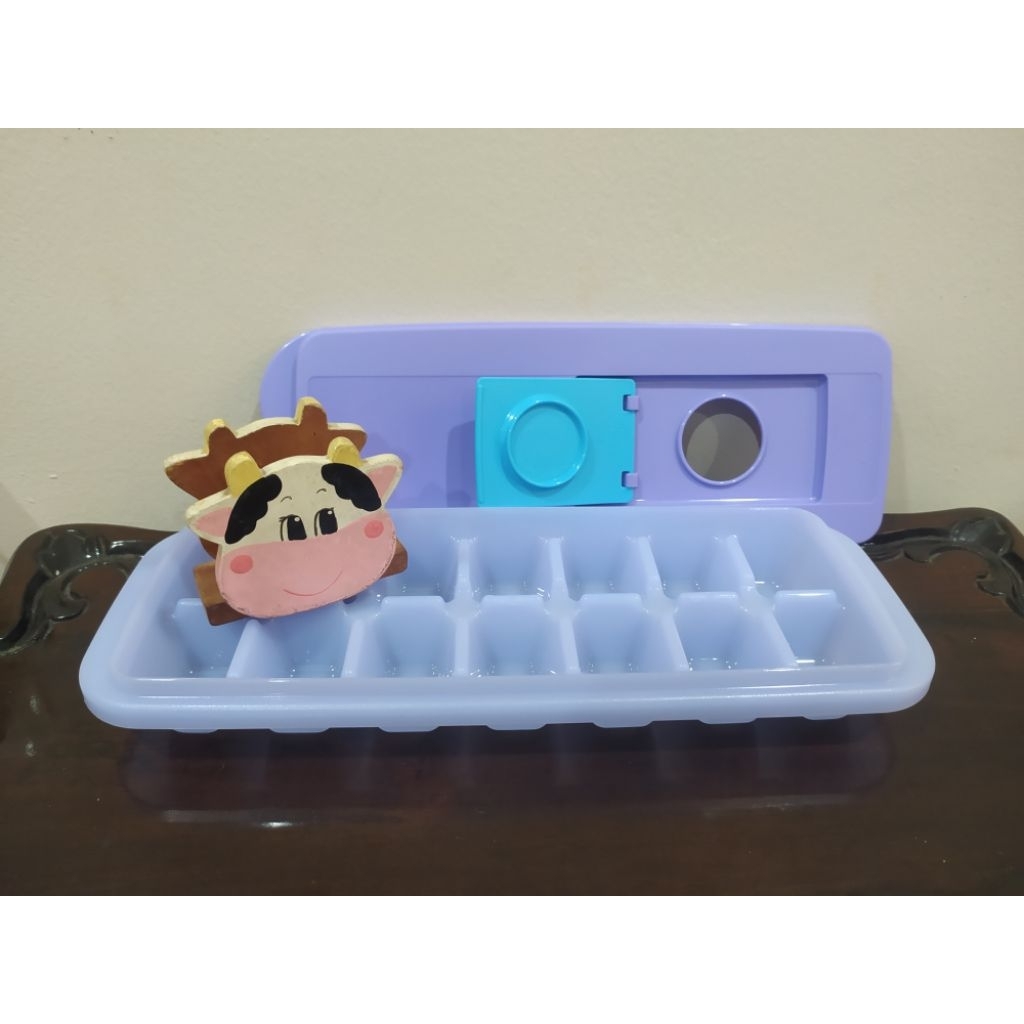 Tupperware - Ice Tray Violet