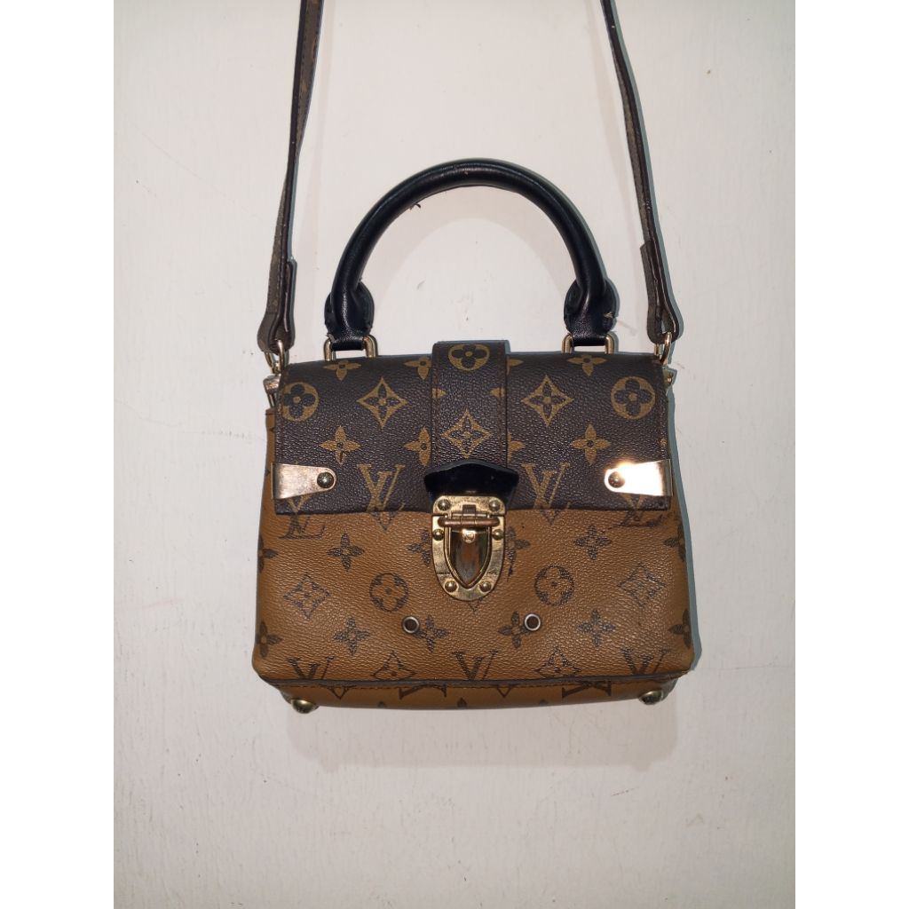 Tas Selempang Wanita LV