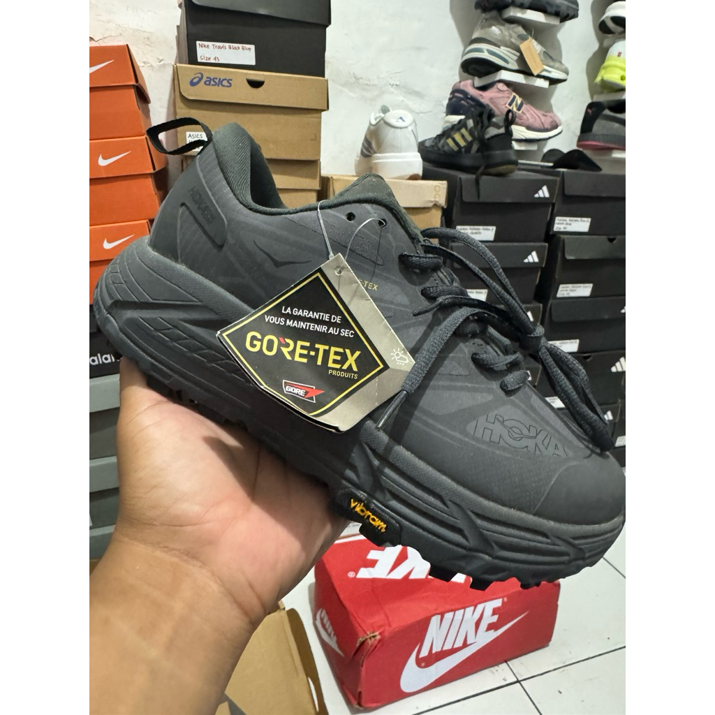 hoka one one full black goretex & vibram