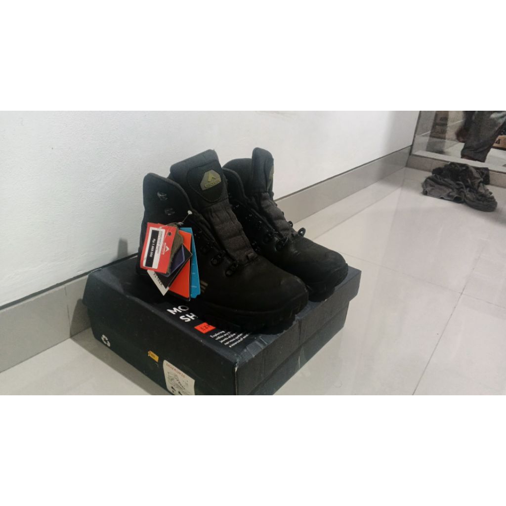 Sepatu Eiger