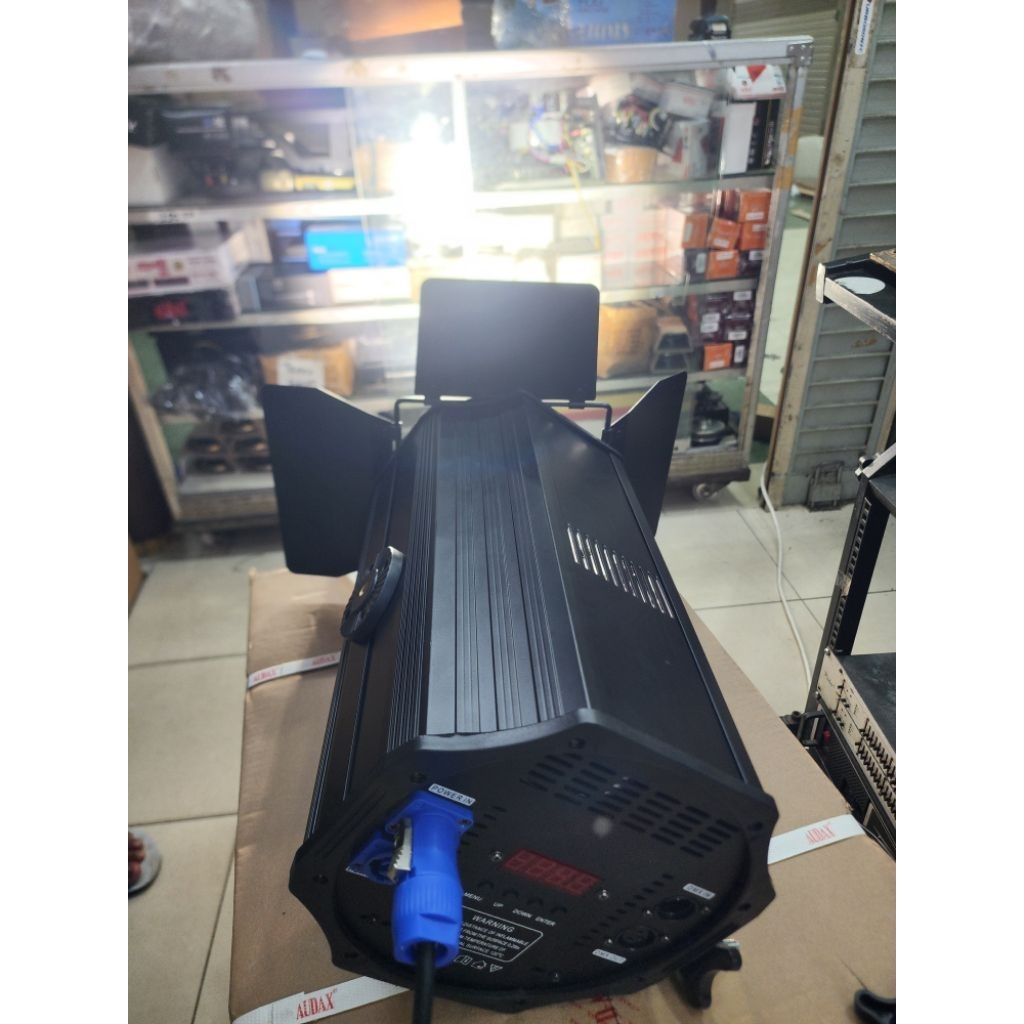 LAMPU TEMBAK FRESNEL COB 200W BISA ZOOM / COB 200 ZOOM / COB200 ZOOM