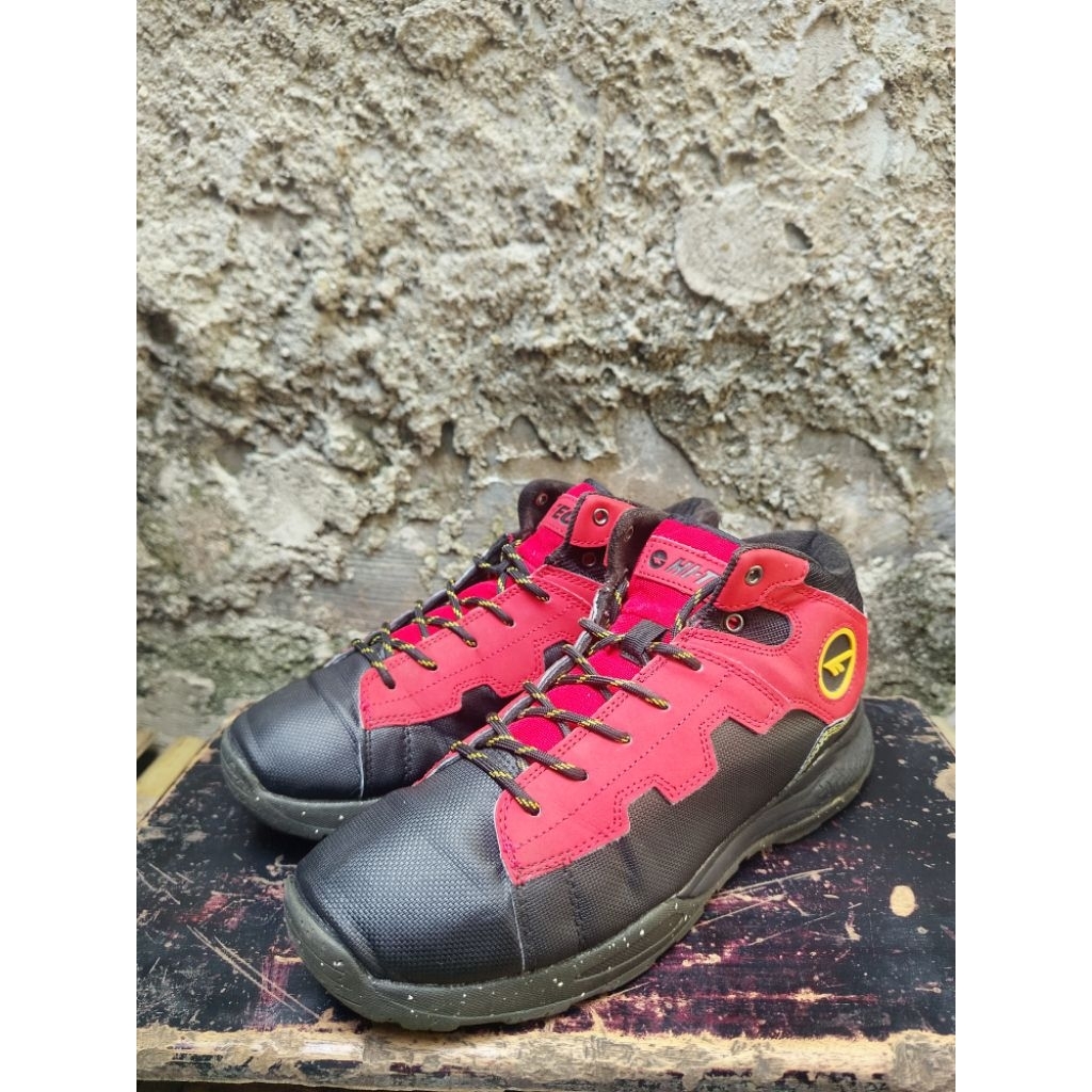 Sepatu outdoor Hi Tec size 43