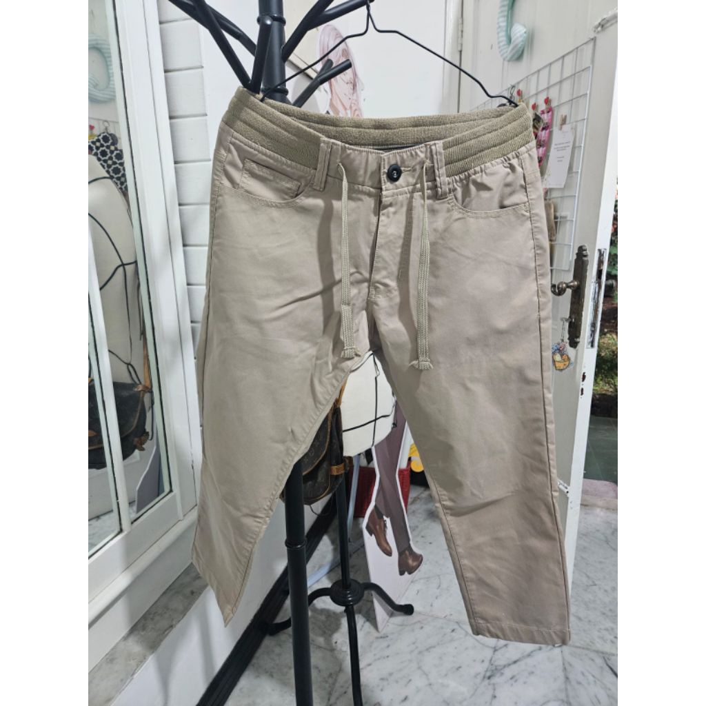 Celana coklat 7/8 cowok, cewek