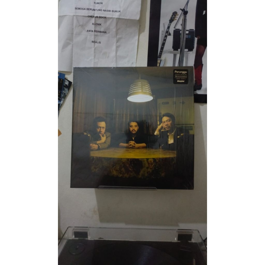 vinyl perunggu memorandum black