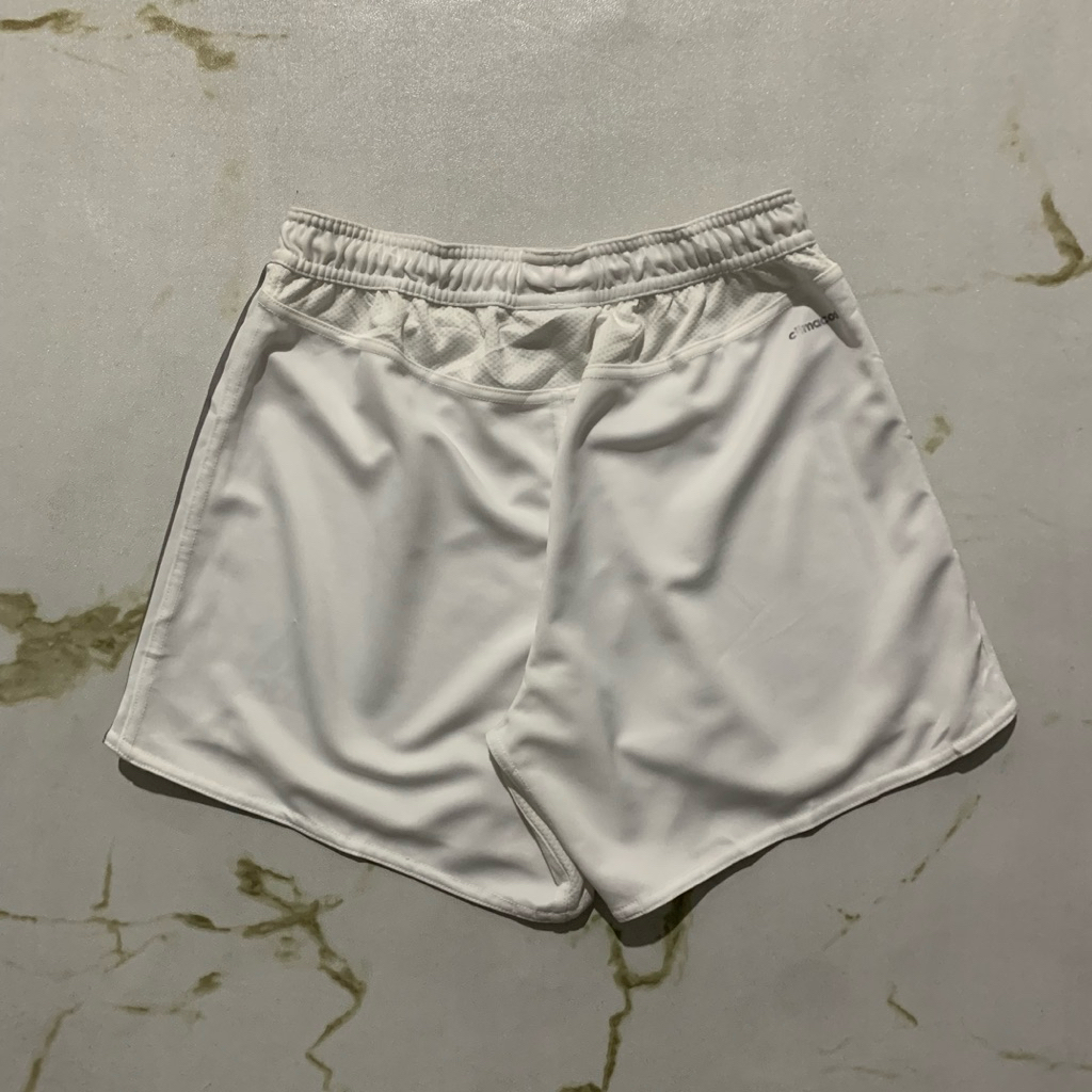 Celana Pendek Olahraga Warna Putih