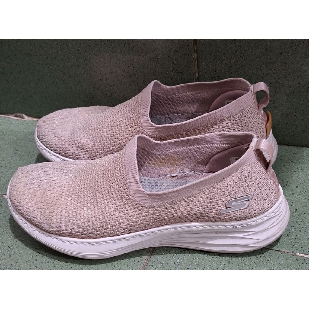 Sepatu wanita Skechers Pink