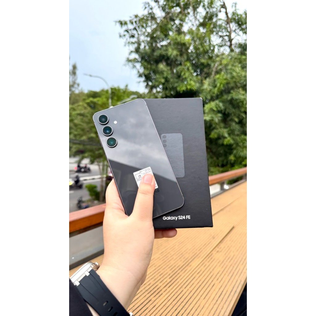 Samsung S24 FE second