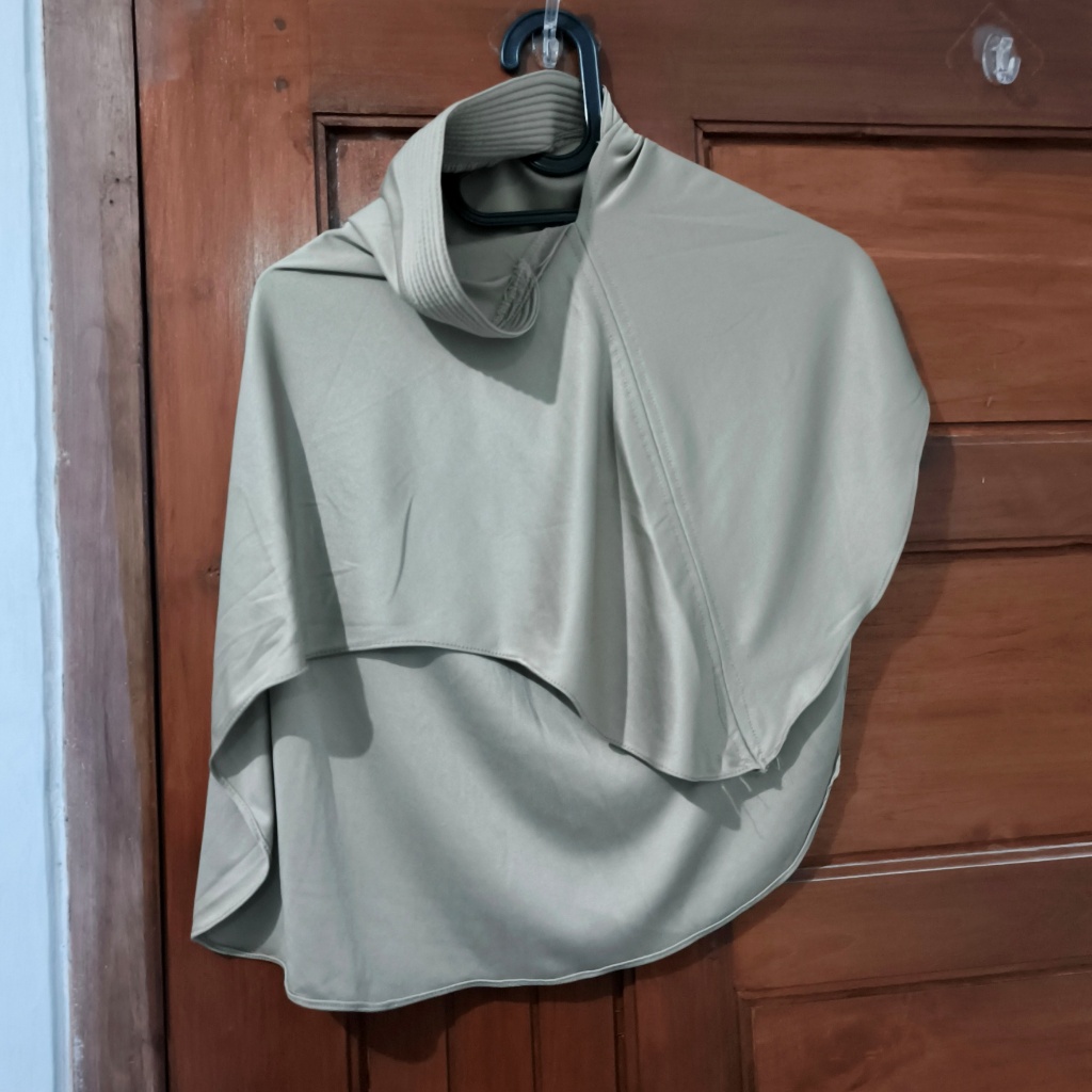 [PRELOVED] Hijab Instan Jersey Premium Polos - Model Dua Layer & Kerah Rib - Adem & Anti Ribet