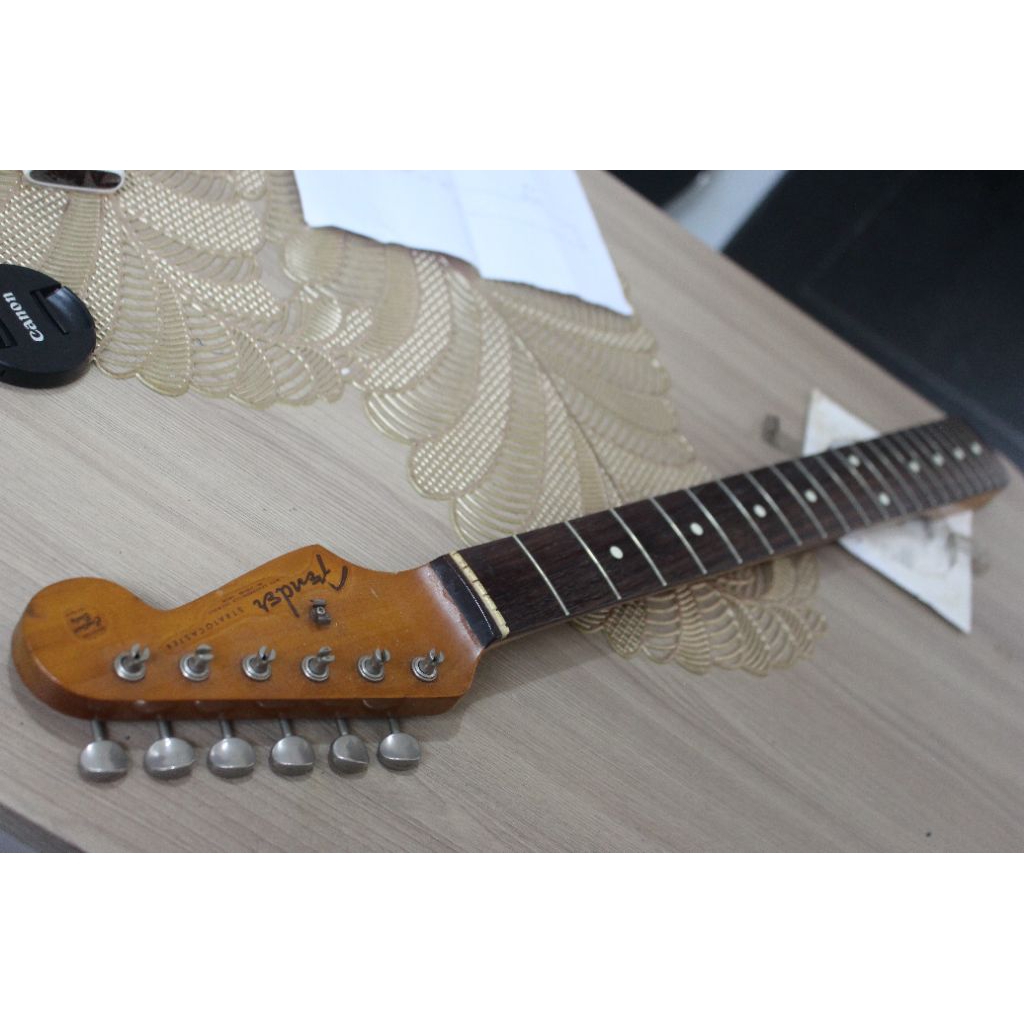fender neck strato original