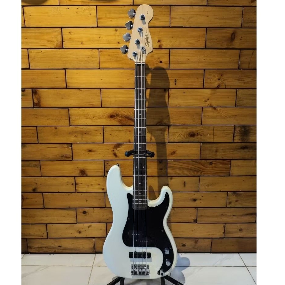 Squier Affinity Series Precision Bass PJ. Gitar bass elektrik