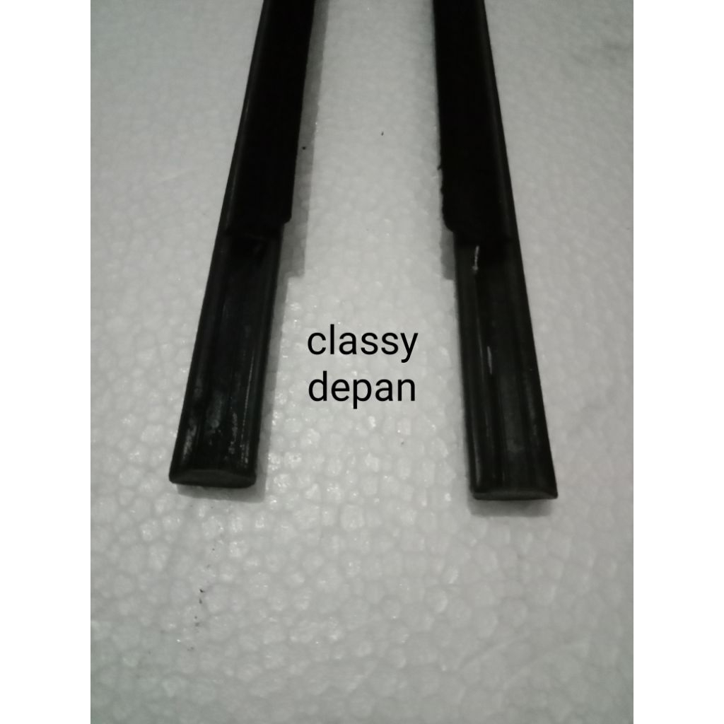 PELIPIT LIST LUAR KACA DEPAN CLASSY